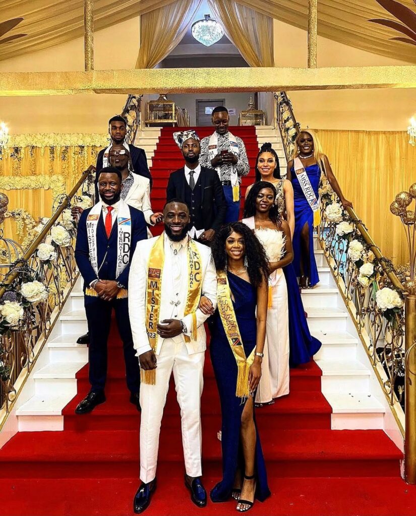 Cortège de mariage sur l’escalier d’honneur à Event Palace