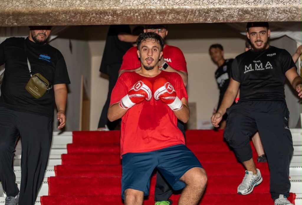 Entrée d’un combattant sur le tapis rouge à Event Palace