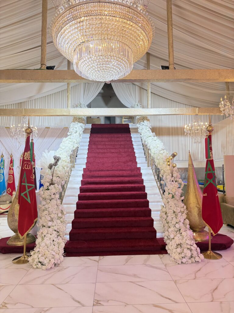 Escalier d'honneur au tapis rouge à Event Palace