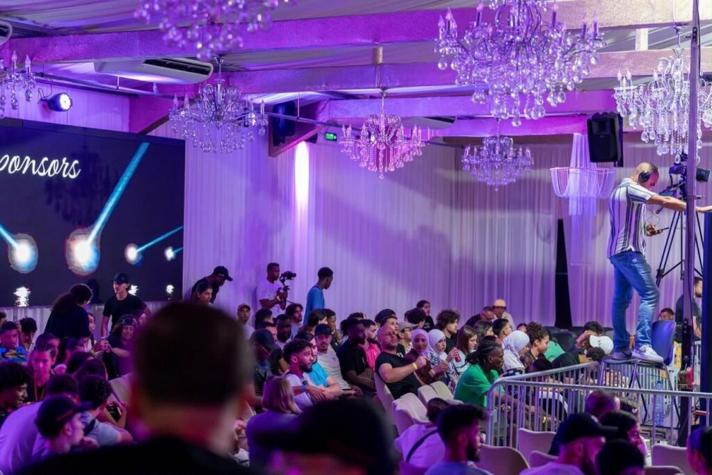 Public d’un gala sportif dans la salle Event Palace