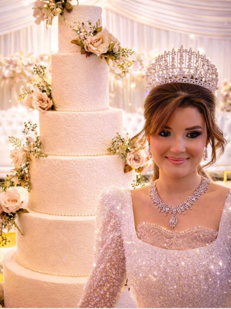 Gâteau de mariage à étages à Event Palace