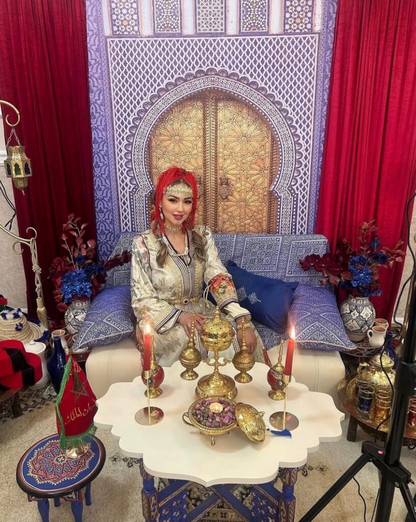 Salon marocain dressé pour une soirée de henné à Event Palace